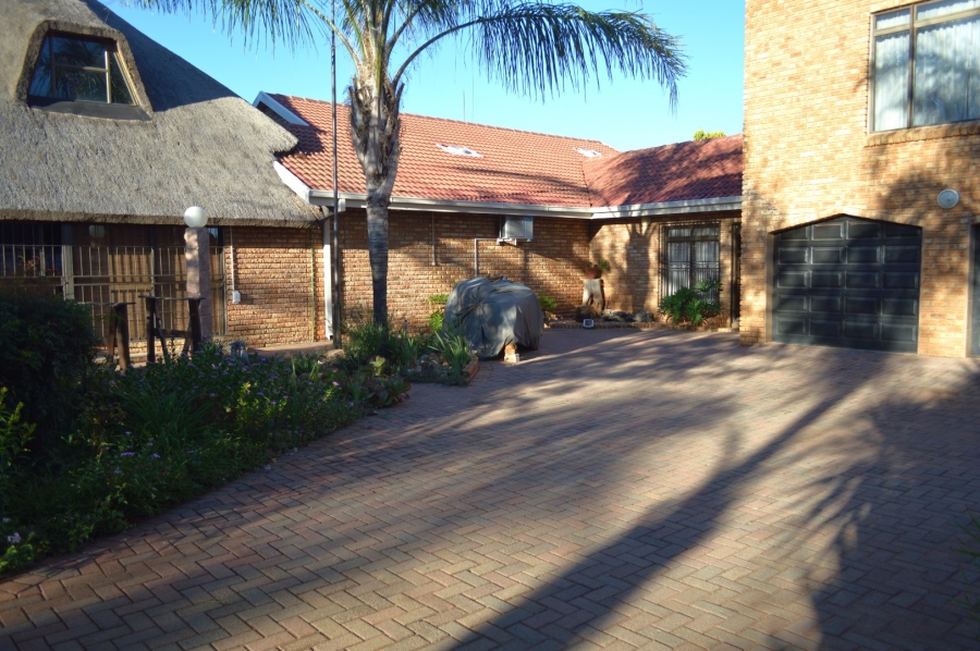 6 Bedroom Property for Sale in Doringkruin North West